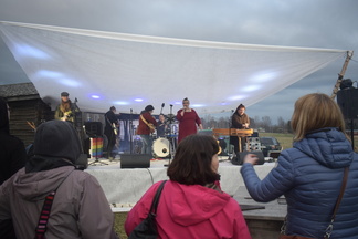 Lippujakin myytiin hyvin mutta jäätävä tuuli suoraan Siperiasta jätti monet lipun ostaneetkin kotiin