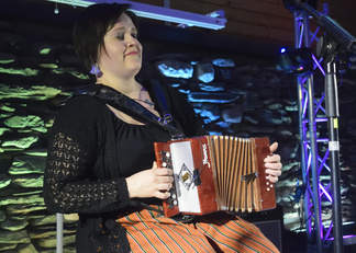 Anne-Mari saapui Palomylly yhtyeensä kanssa